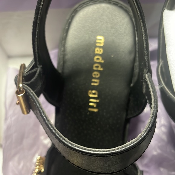 Jeweled black chunky sandal’s - Picture 9 of 13